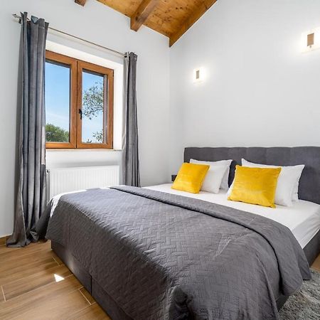New! Promina Luxury Villa With 72Sqm Heated Pool, Jacuzzi, Infrared Sauna, Tennis Court, Media Room Bogatić Exteriör bild