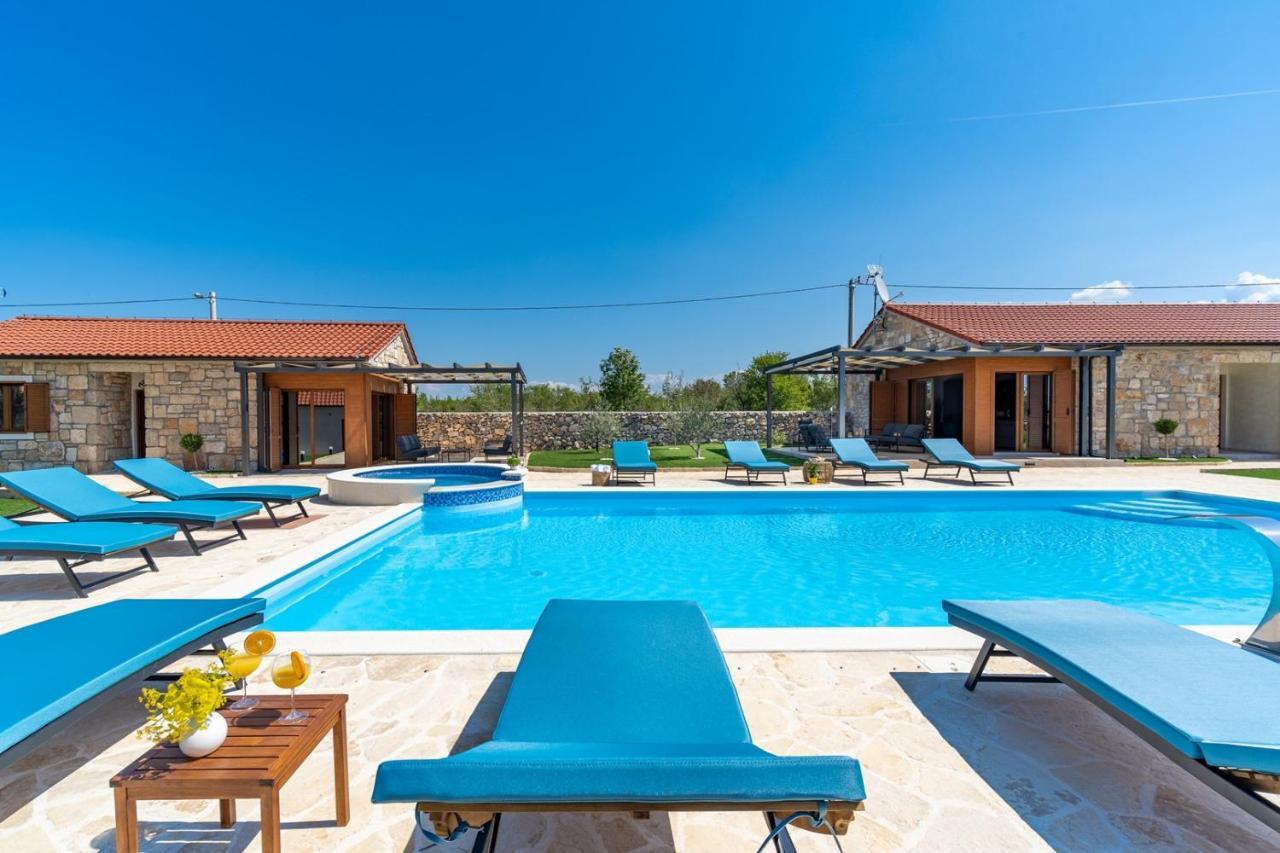 New! Promina Luxury Villa With 72Sqm Heated Pool, Jacuzzi, Infrared Sauna, Tennis Court, Media Room Bogatić Exteriör bild