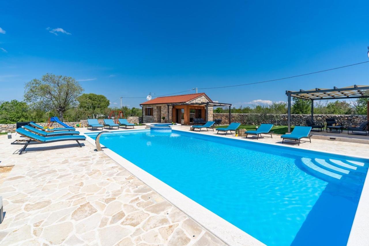 New! Promina Luxury Villa With 72Sqm Heated Pool, Jacuzzi, Infrared Sauna, Tennis Court, Media Room Bogatić Exteriör bild