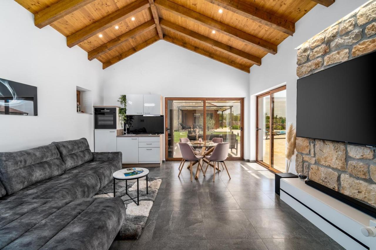 New! Promina Luxury Villa With 72Sqm Heated Pool, Jacuzzi, Infrared Sauna, Tennis Court, Media Room Bogatić Exteriör bild