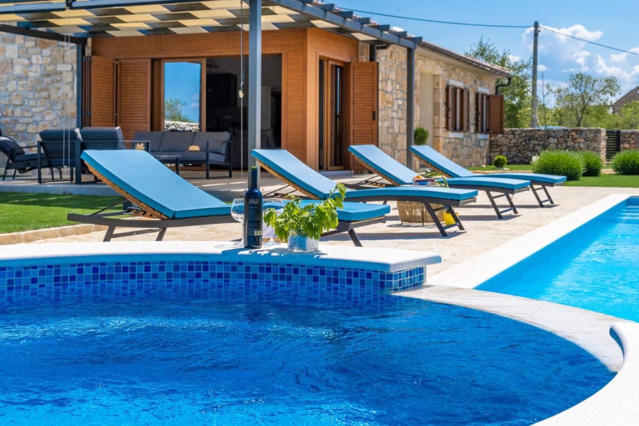 New! Promina Luxury Villa With 72Sqm Heated Pool, Jacuzzi, Infrared Sauna, Tennis Court, Media Room Bogatić Exteriör bild