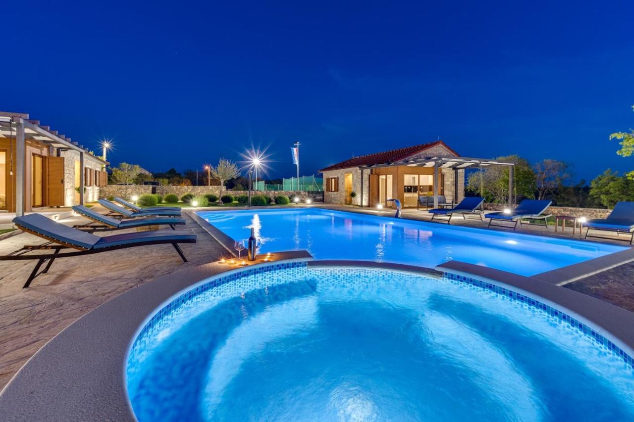 New! Promina Luxury Villa With 72Sqm Heated Pool, Jacuzzi, Infrared Sauna, Tennis Court, Media Room Bogatić Exteriör bild