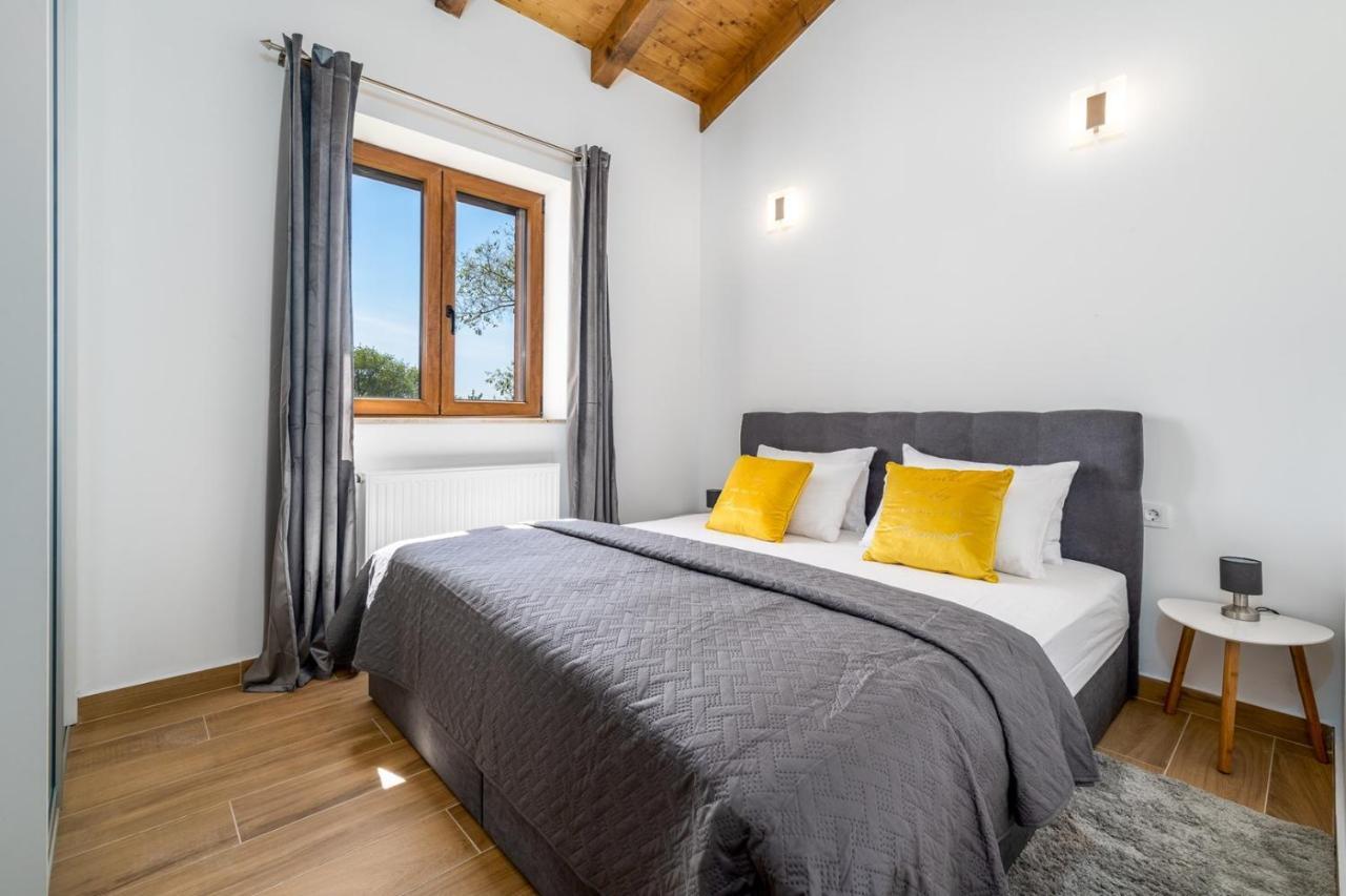 New! Promina Luxury Villa With 72Sqm Heated Pool, Jacuzzi, Infrared Sauna, Tennis Court, Media Room Bogatić Exteriör bild