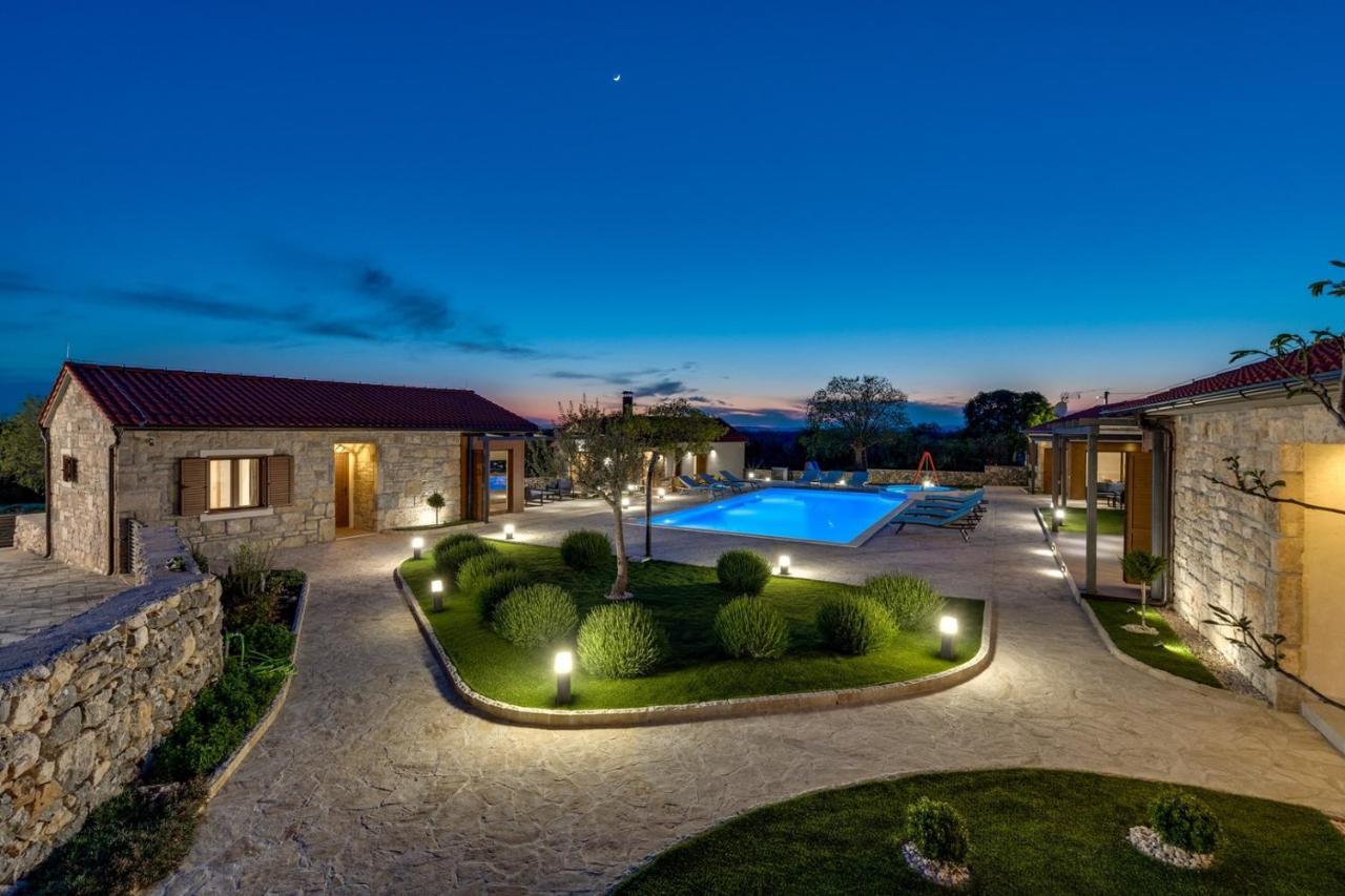 New! Promina Luxury Villa With 72Sqm Heated Pool, Jacuzzi, Infrared Sauna, Tennis Court, Media Room Bogatić Exteriör bild