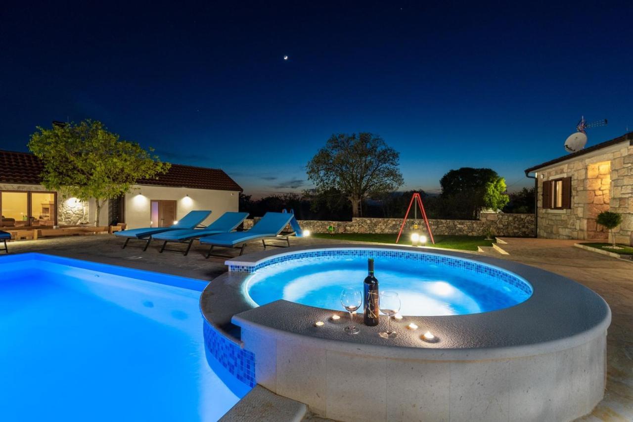 New! Promina Luxury Villa With 72Sqm Heated Pool, Jacuzzi, Infrared Sauna, Tennis Court, Media Room Bogatić Exteriör bild