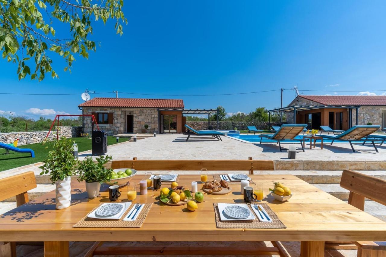 New! Promina Luxury Villa With 72Sqm Heated Pool, Jacuzzi, Infrared Sauna, Tennis Court, Media Room Bogatić Exteriör bild