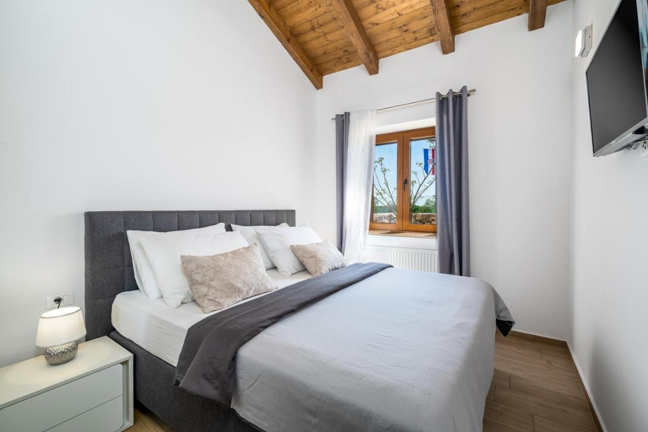 New! Promina Luxury Villa With 72Sqm Heated Pool, Jacuzzi, Infrared Sauna, Tennis Court, Media Room Bogatić Exteriör bild