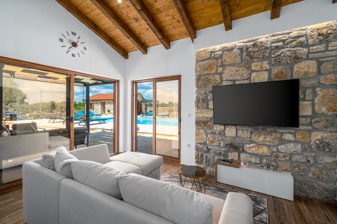 New! Promina Luxury Villa With 72Sqm Heated Pool, Jacuzzi, Infrared Sauna, Tennis Court, Media Room Bogatić Exteriör bild