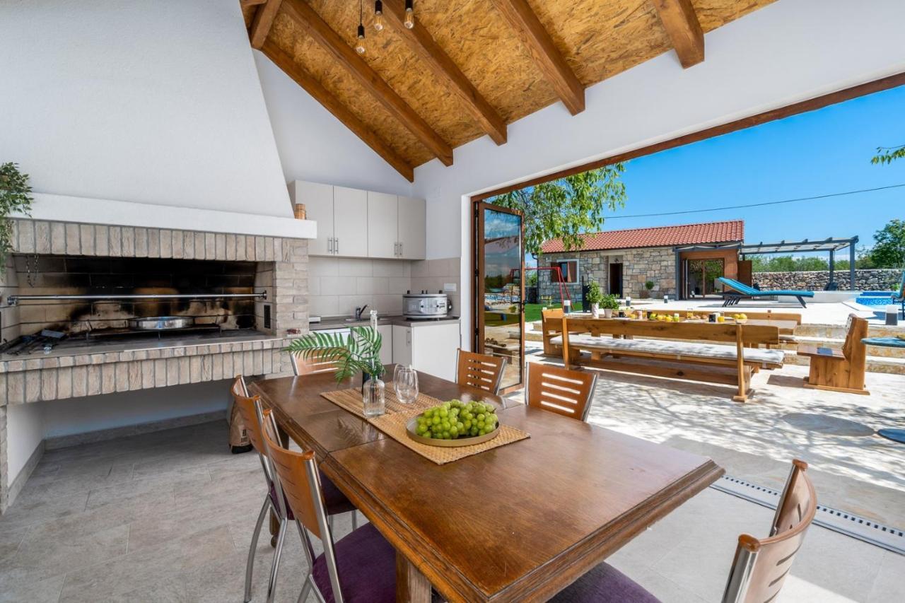 New! Promina Luxury Villa With 72Sqm Heated Pool, Jacuzzi, Infrared Sauna, Tennis Court, Media Room Bogatić Exteriör bild